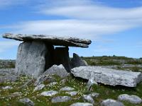 Megalith Grab aus riesigen Platten bei Poulnabrone - Co. Clare
